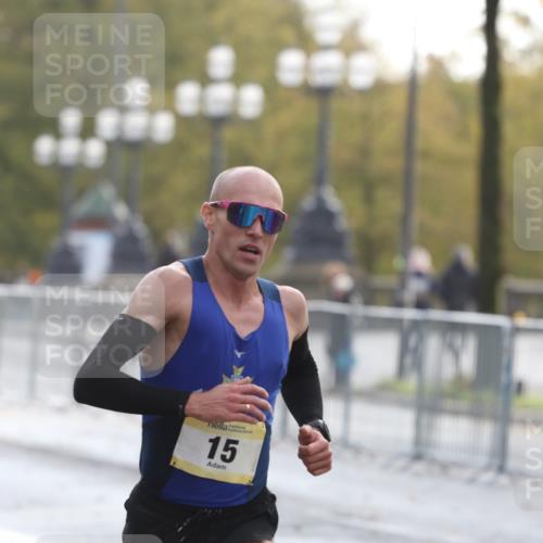 25.10.2026 - hella hamburg halbmarathon Antke Förster http://msf.ph/oto/10856014 25.10.2026 10:08:19 Lombardsbrücke 15 meine-sportfotos.de
