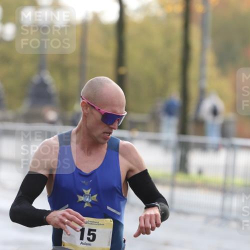 25.10.2026 - hella hamburg halbmarathon Antke Förster http://msf.ph/oto/10856015 25.10.2026 10:08:19 Lombardsbrücke 15 meine-sportfotos.de
