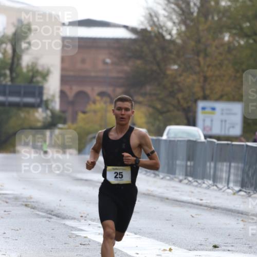 25.10.2026 - hella hamburg halbmarathon Antke Förster http://msf.ph/oto/10856018 25.10.2026 10:09:08 Lombardsbrücke 25 meine-sportfotos.de