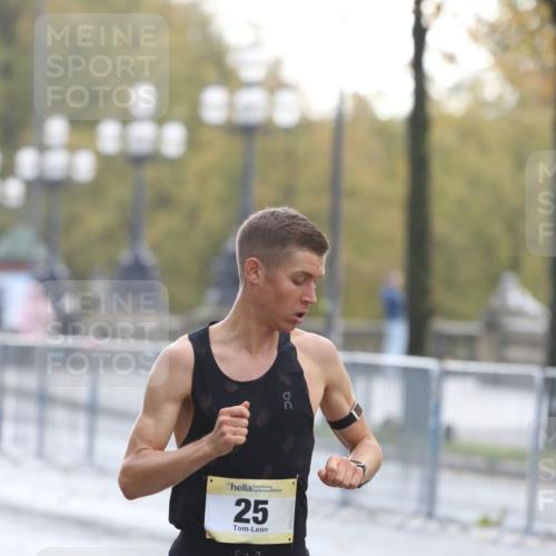 25.10.2026 - hella hamburg halbmarathon Antke Förster http://msf.ph/oto/10856024 25.10.2026 10:09:10 Lombardsbrücke 25 meine-sportfotos.de