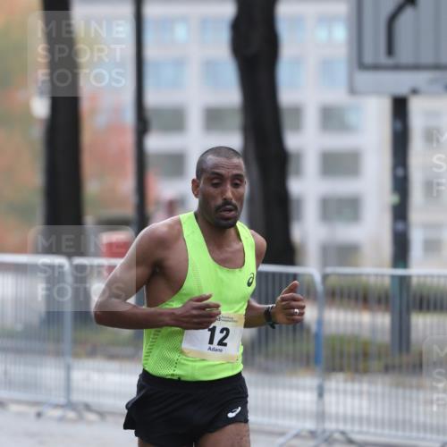 25.10.2026 - hella hamburg halbmarathon Antke Förster http://msf.ph/oto/10856048 25.10.2026 10:09:50 Lombardsbrücke 12 meine-sportfotos.de