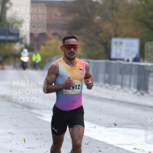 25.10.2026 - hella hamburg halbmarathon Antke Förster http://msf.ph/oto/10856056 25.10.2026 10:10:23 Lombardsbrücke 22912 meine-sportfotos.de