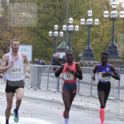 25.10.2026 - hella hamburg halbmarathon Antke Förster http://msf.ph/oto/10856075 25.10.2026 10:10:53 Lombardsbrücke 20, 23, 16804, 34074, 34751, 35778, 46, 31, 6187 meine-sportfotos.de