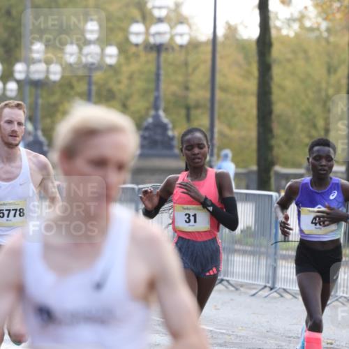 25.10.2026 - hella hamburg halbmarathon Antke Förster http://msf.ph/oto/10856080 25.10.2026 10:10:54 Lombardsbrücke 20, 23, 16804, 34074, 34751, 35778, 46, 31, 6187 meine-sportfotos.de