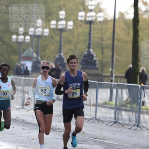 25.10.2026 - hella hamburg halbmarathon Antke Förster http://msf.ph/oto/10856102 25.10.2026 10:11:11 Lombardsbrücke 55, 52, 37 meine-sportfotos.de