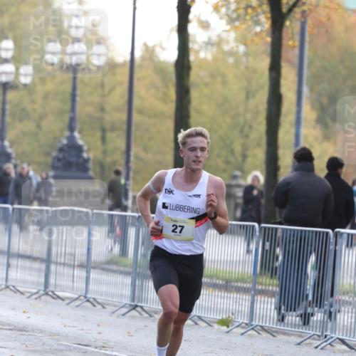 25.10.2026 - hella hamburg halbmarathon Antke Förster http://msf.ph/oto/10856139 25.10.2026 10:11:35 Lombardsbrücke 27 meine-sportfotos.de