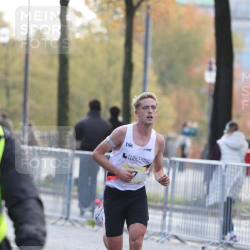 25.10.2026 - hella hamburg halbmarathon Antke Förster http://msf.ph/oto/10856140 25.10.2026 10:11:35 Lombardsbrücke 27 meine-sportfotos.de