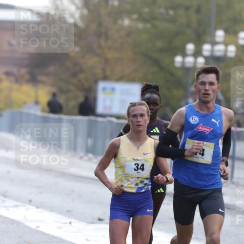 25.10.2026 - hella hamburg halbmarathon Antke Förster http://msf.ph/oto/10856169 25.10.2026 10:11:49 Lombardsbrücke 14, 32, 34 meine-sportfotos.de