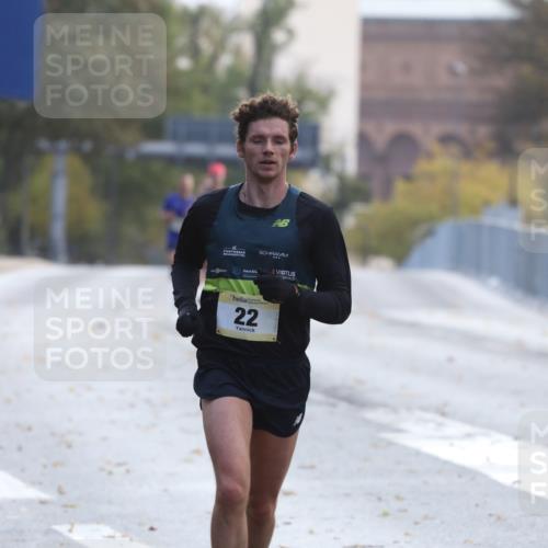 25.10.2026 - hella hamburg halbmarathon Antke Förster http://msf.ph/oto/10856180 25.10.2026 10:12:25 Lombardsbrücke 22 meine-sportfotos.de