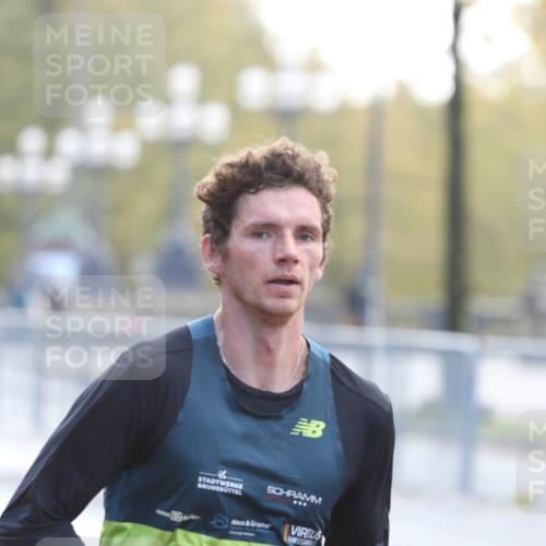 25.10.2026 - hella hamburg halbmarathon Antke Förster http://msf.ph/oto/10856185 25.10.2026 10:12:28 Lombardsbrücke 22 meine-sportfotos.de