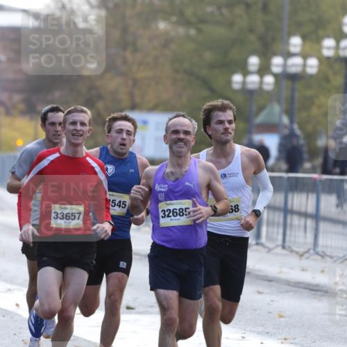 25.10.2026 - hella hamburg halbmarathon Antke Förster http://msf.ph/oto/10856241 25.10.2026 10:13:21 Lombardsbrücke 11070, 24545, 33657, 33968, 32685, 35590 meine-sportfotos.de