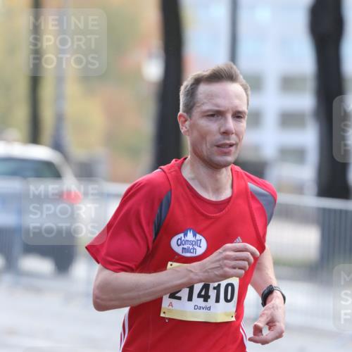 25.10.2026 - hella hamburg halbmarathon Antke Förster http://msf.ph/oto/10856271 25.10.2026 10:13:30 Lombardsbrücke 22616, 21410 meine-sportfotos.de