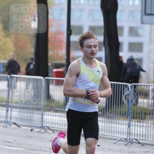 25.10.2026 - hella hamburg halbmarathon Antke Förster http://msf.ph/oto/10856285 25.10.2026 10:13:47 Lombardsbrücke 31360 meine-sportfotos.de
