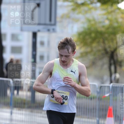 25.10.2026 - hella hamburg halbmarathon Antke Förster http://msf.ph/oto/10856286 25.10.2026 10:13:48 Lombardsbrücke 31360 meine-sportfotos.de