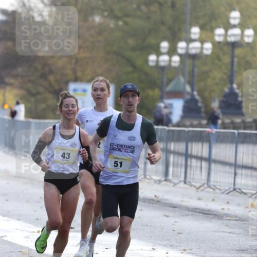 25.10.2026 - hella hamburg halbmarathon Antke Förster http://msf.ph/oto/10856309 25.10.2026 10:14:01 Lombardsbrücke 11496, 30513, 43, 51, 42 meine-sportfotos.de