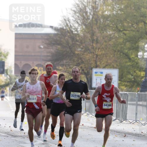 25.10.2026 - hella hamburg halbmarathon Antke Förster http://msf.ph/oto/10856383 25.10.2026 10:14:29 Lombardsbrücke 34396, 33716, 40, 35561 meine-sportfotos.de