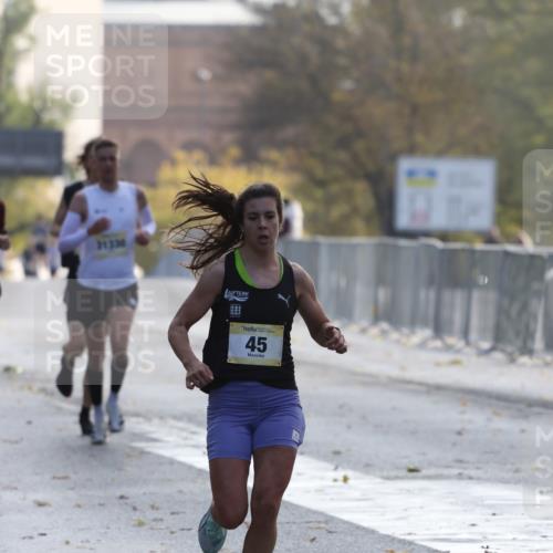 25.10.2026 - hella hamburg halbmarathon Antke Förster http://msf.ph/oto/10856436 25.10.2026 10:14:57 Lombardsbrücke 45, 30002, 31330, 35254, 9804 meine-sportfotos.de