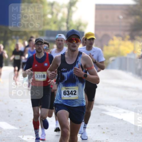 25.10.2026 - hella hamburg halbmarathon Antke Förster http://msf.ph/oto/10856483 25.10.2026 10:15:13 Lombardsbrücke 22899, 6342, 22628, 34314, 33610, 3388, 34758 meine-sportfotos.de