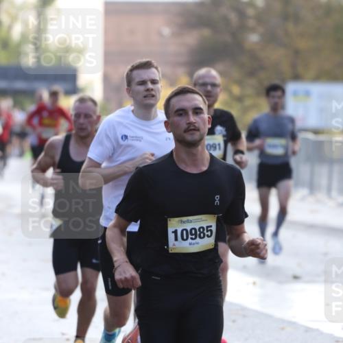 25.10.2026 - hella hamburg halbmarathon Antke Förster http://msf.ph/oto/10856522 25.10.2026 10:15:27 Lombardsbrücke 10985, 10760, 3745, 21386, 32091, 18941, 32679 meine-sportfotos.de