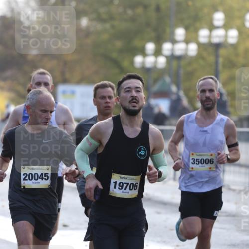25.10.2026 - hella hamburg halbmarathon Antke Förster http://msf.ph/oto/10856555 25.10.2026 10:15:37 Lombardsbrücke 19706, 35367, 20045, 2997, 30870, 21479, 35006, 15879, 15218, 30034, 24366 meine-sportfotos.de