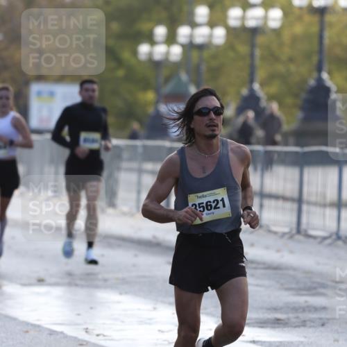 25.10.2026 - hella hamburg halbmarathon Antke Förster http://msf.ph/oto/10856600 25.10.2026 10:15:50 Lombardsbrücke 17621, 35621, 34164, 8584 meine-sportfotos.de