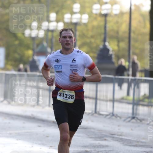 25.10.2026 - hella hamburg halbmarathon Antke Förster http://msf.ph/oto/10856628 25.10.2026 10:15:59 Lombardsbrücke 36463, 31336 meine-sportfotos.de