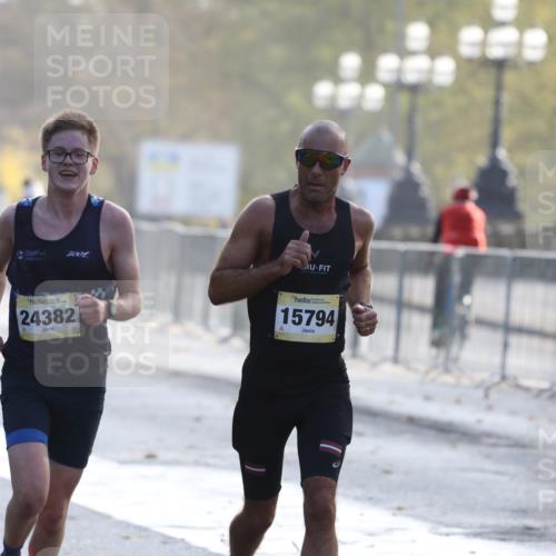 25.10.2026 - hella hamburg halbmarathon Antke Förster http://msf.ph/oto/10856664 25.10.2026 10:16:17 Lombardsbrücke 11167, 15794, 21590, 24382, 23060, 34812, 16400, 33304, 33293 meine-sportfotos.de