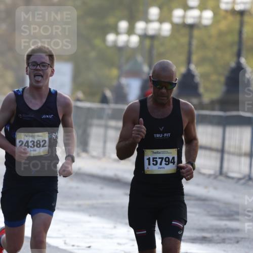 25.10.2026 - hella hamburg halbmarathon Antke Förster http://msf.ph/oto/10856667 25.10.2026 10:16:17 Lombardsbrücke 11167, 15794, 21590, 23060, 24382, 34812, 16400, 33304, 33293 meine-sportfotos.de