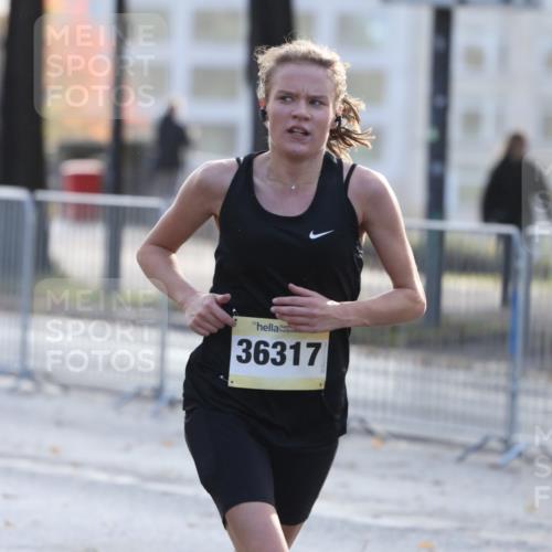 25.10.2026 - hella hamburg halbmarathon Antke Förster http://msf.ph/oto/10856711 25.10.2026 10:16:33 Lombardsbrücke 36317 meine-sportfotos.de