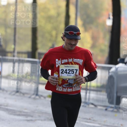 25.10.2026 - hella hamburg halbmarathon Antke Förster http://msf.ph/oto/10856718 25.10.2026 10:16:39 Lombardsbrücke 19773, 9713 meine-sportfotos.de