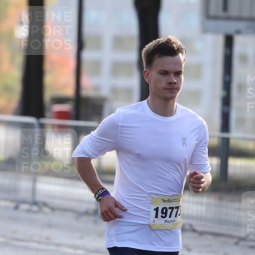 25.10.2026 - hella hamburg halbmarathon Antke Förster http://msf.ph/oto/10856724 25.10.2026 10:16:41 Lombardsbrücke 19773, 9713 meine-sportfotos.de