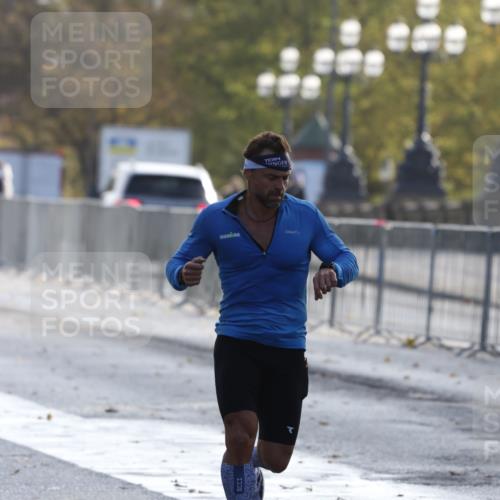 25.10.2026 - hella hamburg halbmarathon Antke Förster http://msf.ph/oto/10856733 25.10.2026 10:16:45 Lombardsbrücke 36425, 3452, 35675 meine-sportfotos.de