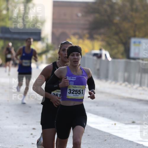 25.10.2026 - hella hamburg halbmarathon Antke Förster http://msf.ph/oto/10856752 25.10.2026 10:16:51 Lombardsbrücke 35675, 36108, 32551 meine-sportfotos.de