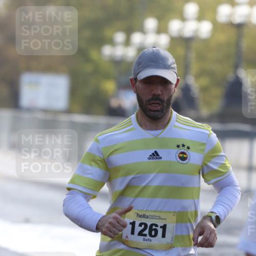 25.10.2026 - hella hamburg halbmarathon Antke Förster http://msf.ph/oto/10856785 25.10.2026 10:17:03 Lombardsbrücke 9730, 1261, 36439 meine-sportfotos.de