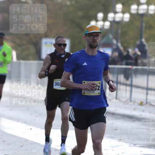25.10.2026 - hella hamburg halbmarathon Antke Förster http://msf.ph/oto/10856793 25.10.2026 10:17:09 Lombardsbrücke 36439, 13052, 30218, 1999, 30331, 22520, 30016, 30014 meine-sportfotos.de