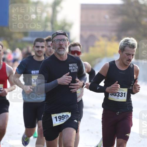 25.10.2026 - hella hamburg halbmarathon Antke Förster http://msf.ph/oto/10856804 25.10.2026 10:17:12 Lombardsbrücke 30218, 1999, 30331, 22520, 30016, 30014, 13755, 2154, 2321 meine-sportfotos.de