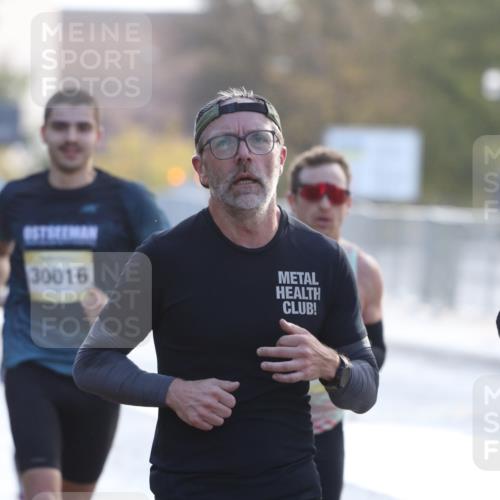 25.10.2026 - hella hamburg halbmarathon Antke Förster http://msf.ph/oto/10856808 25.10.2026 10:17:14 Lombardsbrücke 30218, 1999, 30331, 22520, 30016, 30014, 13755, 2154, 2321, 23702 meine-sportfotos.de