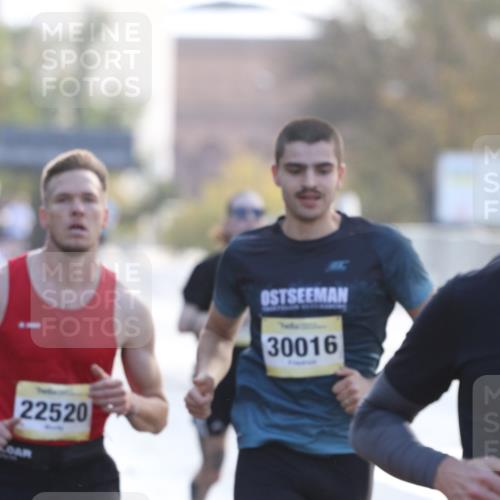 25.10.2026 - hella hamburg halbmarathon Antke Förster http://msf.ph/oto/10856811 25.10.2026 10:17:15 Lombardsbrücke 1999, 30331, 22520, 30014, 30016, 13755, 2154, 2321, 23702, 35458 meine-sportfotos.de