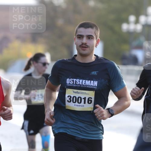 25.10.2026 - hella hamburg halbmarathon Antke Förster http://msf.ph/oto/10856813 25.10.2026 10:17:15 Lombardsbrücke 1999, 30331, 22520, 30016, 30014, 13755, 2154, 2321, 23702, 35458 meine-sportfotos.de