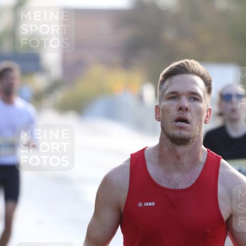 25.10.2026 - hella hamburg halbmarathon Antke Förster http://msf.ph/oto/10856819 25.10.2026 10:17:16 Lombardsbrücke 22520, 30016, 30014, 13755, 2154, 2321, 23702, 35458, 35301, 35096 meine-sportfotos.de