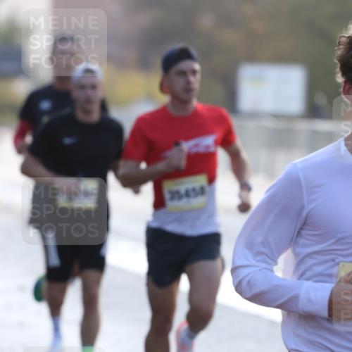 25.10.2026 - hella hamburg halbmarathon Antke Förster http://msf.ph/oto/10856830 25.10.2026 10:17:20 Lombardsbrücke 23702, 35458, 35301, 35096, 32845, 3296, 35439, 12292, 34853 meine-sportfotos.de