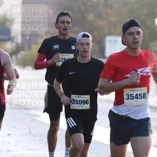 25.10.2026 - hella hamburg halbmarathon Antke Förster http://msf.ph/oto/10856833 25.10.2026 10:17:21 Lombardsbrücke 35458, 35301, 35096, 32845, 3296, 35439, 12292, 34853 meine-sportfotos.de