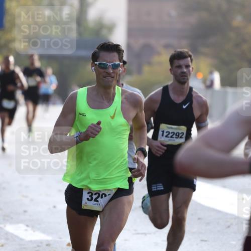 25.10.2026 - hella hamburg halbmarathon Antke Förster http://msf.ph/oto/10856844 25.10.2026 10:17:23 Lombardsbrücke 35096, 35301, 32845, 3296, 35439, 12292, 34853 meine-sportfotos.de