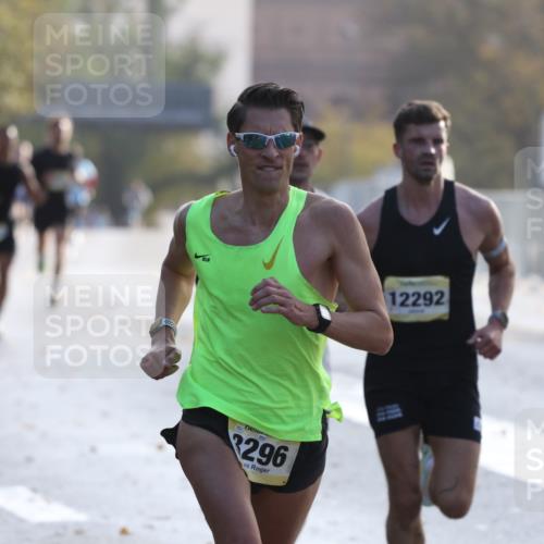 25.10.2026 - hella hamburg halbmarathon Antke Förster http://msf.ph/oto/10856845 25.10.2026 10:17:24 Lombardsbrücke 32845, 3296, 35439, 12292, 34853 meine-sportfotos.de