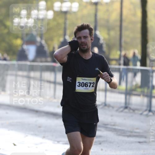 25.10.2026 - hella hamburg halbmarathon Antke Förster http://msf.ph/oto/10856866 25.10.2026 10:17:35 Lombardsbrücke 33421, 30672, 7855, 22306 meine-sportfotos.de