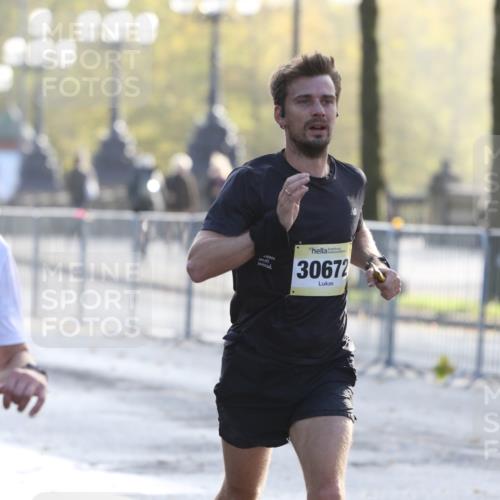 25.10.2026 - hella hamburg halbmarathon Antke Förster http://msf.ph/oto/10856868 25.10.2026 10:17:36 Lombardsbrücke 30672, 7855, 22306, 7781 meine-sportfotos.de