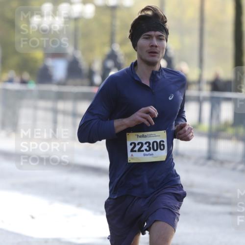 25.10.2026 - hella hamburg halbmarathon Antke Förster http://msf.ph/oto/10856875 25.10.2026 10:17:37 Lombardsbrücke 30672, 7855, 22306, 7781 meine-sportfotos.de