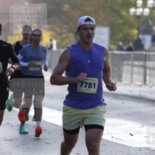 25.10.2026 - hella hamburg halbmarathon Antke Förster http://msf.ph/oto/10856881 25.10.2026 10:17:41 Lombardsbrücke 7781, 3316, 14854, 12469, 25212, 33257, 30931, 30495, 34579, 16136, 16135, 35658 meine-sportfotos.de