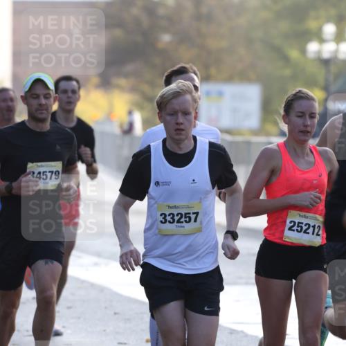 25.10.2026 - hella hamburg halbmarathon Antke Förster http://msf.ph/oto/10856889 25.10.2026 10:17:44 Lombardsbrücke 3316, 25212, 14854, 12469, 33257, 30495, 30931, 34579, 16135, 16136, 35658, 35259, 32527, 5776, 2658, 31915, 34887, 9842 meine-sportfotos.de