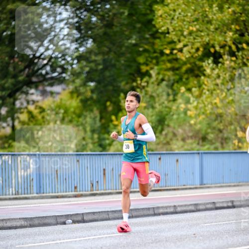 25.10.2026 - hella hamburg halbmarathon Dr. Thomas Lammeyer http://msf.ph/oto/11052010 25.10.2026 10:09:35 Kennedybrücke 30 meine-sportfotos.de